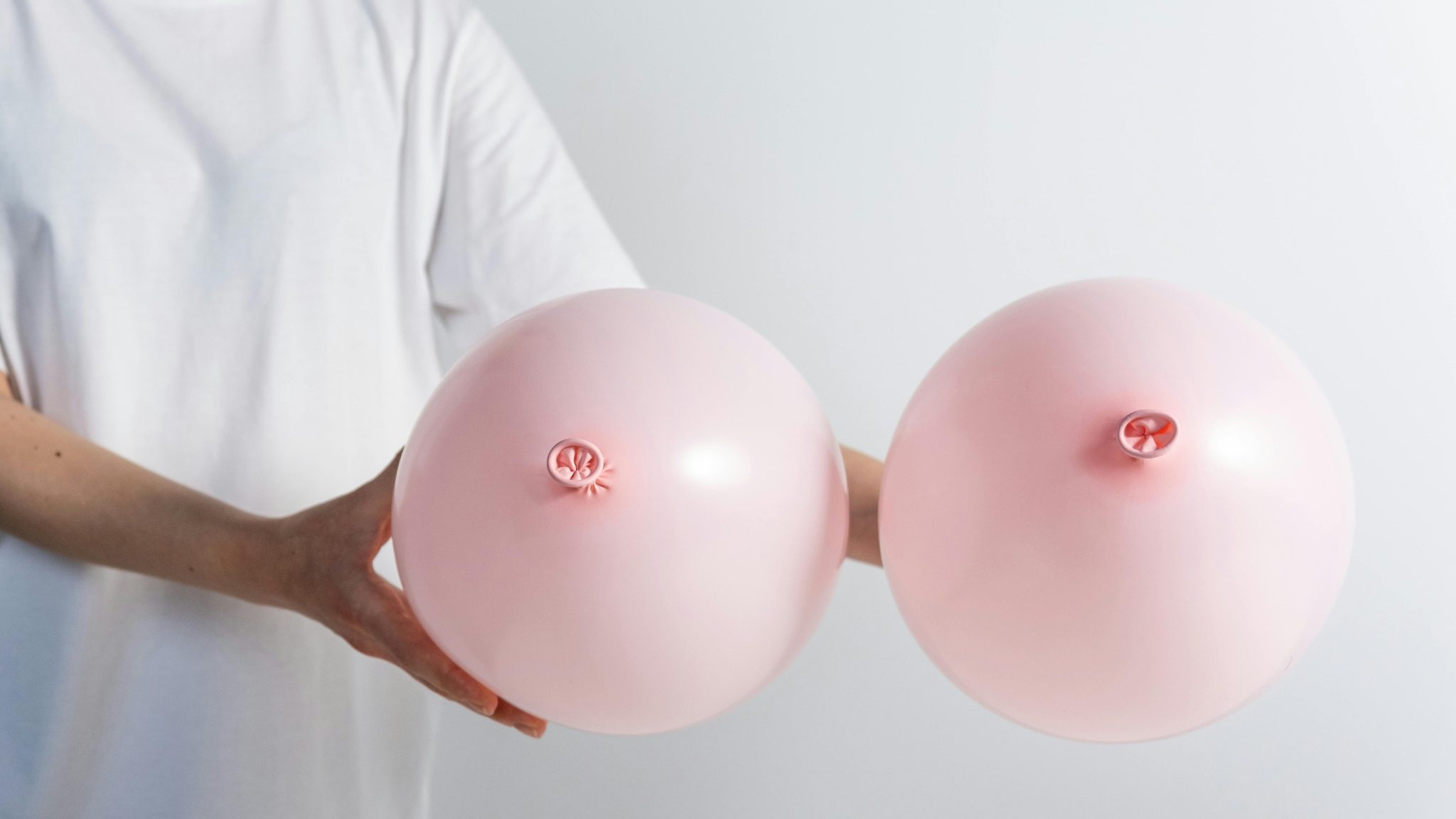 Tétons qui pointent : les cacher ou les assumer